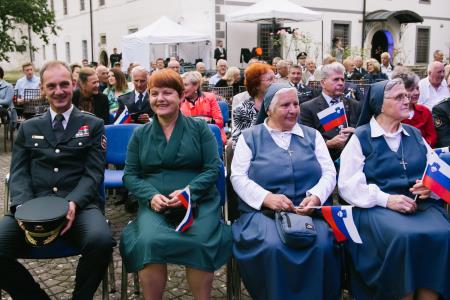 Župan Matej Slapar ob dnevu državnosti »Ko narod stoji odločno, z vero v svoje vrednote in pravice, postane nepremagljiv.«  (8)